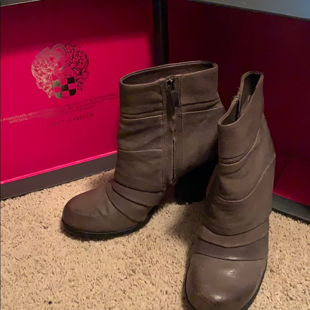 Vinci Camuto booties